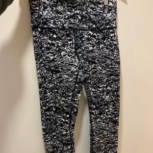 Lululemon black & white print high-waist leggings